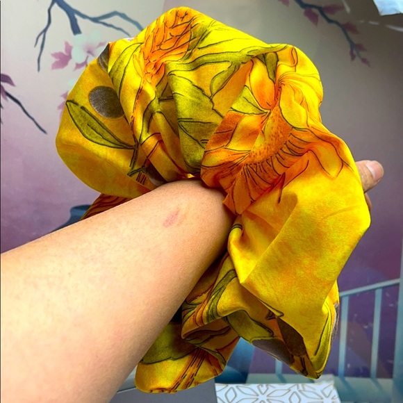 SUPERSIZE Scrunchie big ponytail yellow - Picture 4 of 5